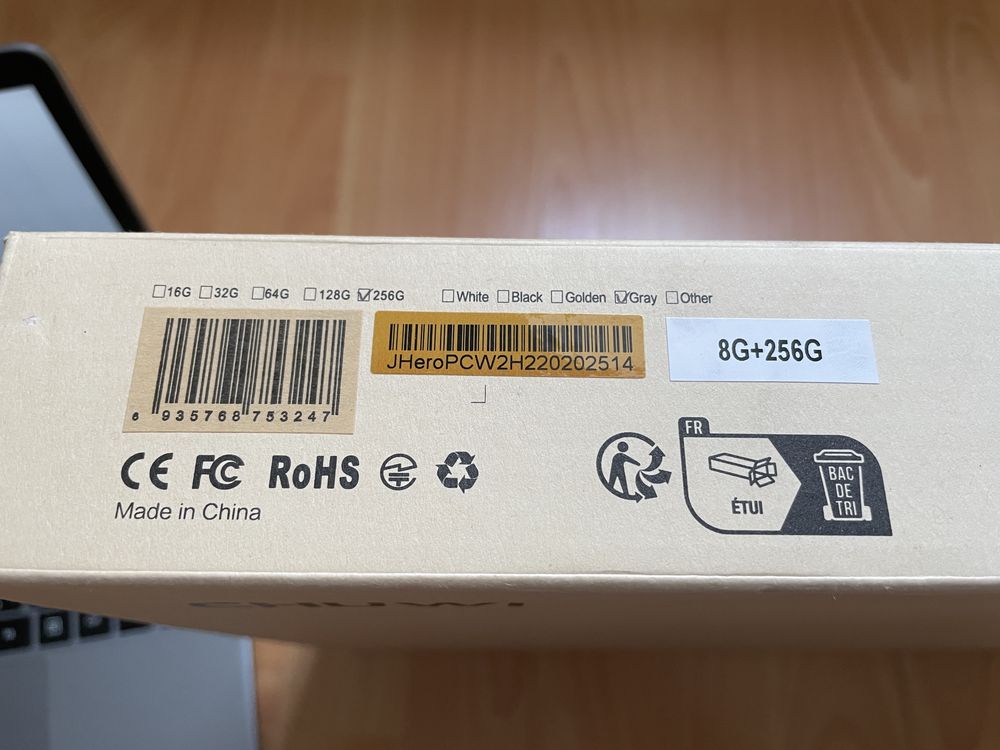 Portátil Chuwi HeroBook Pro (ecrã avariado)