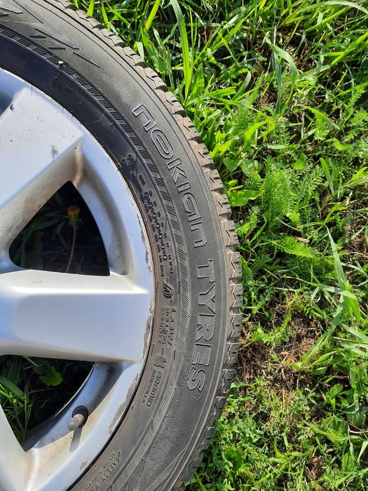Sprzedam opony nokian 215/60R17 WR SUV4 na aluminiowych felgach Nissan