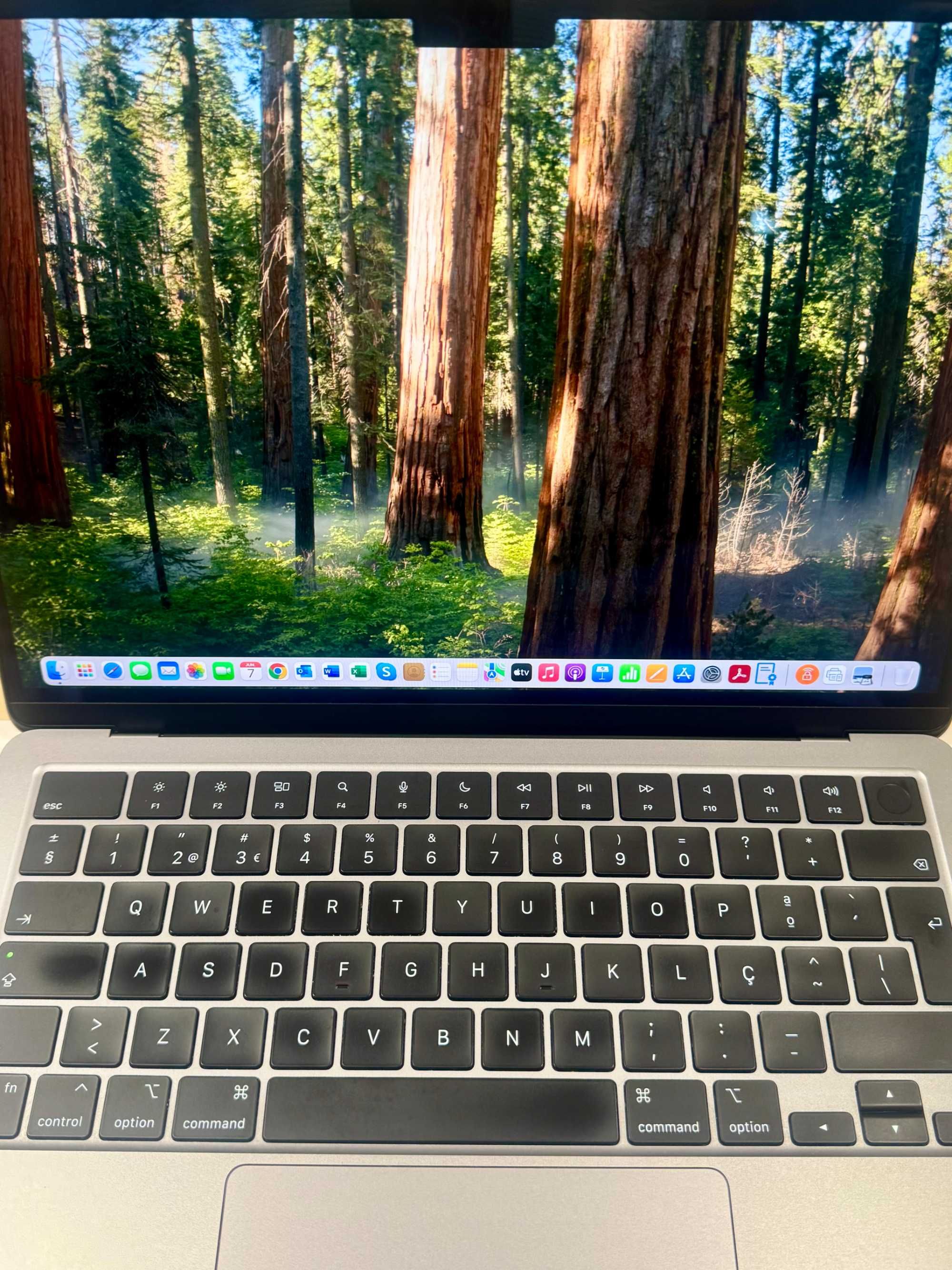 MacBook AIR M2, 2023, com 8GB de RAM e 512GB SSD como Novo!