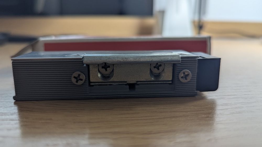 Nowy elektrozaczep EffEff Assa Abloy 142U Q34 drzwi przeciwpożarowe