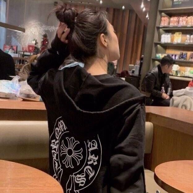 Чорний Худі з принтом на Спині.