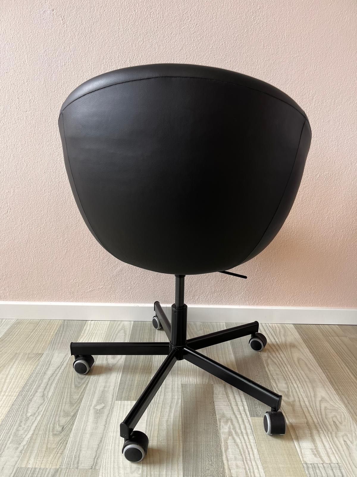 Ikea SKRUVSTA cadeira de mesa preta