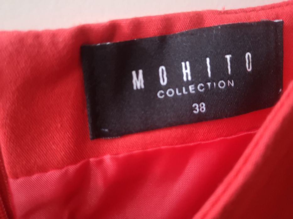 Czerwona sukienka dekolt serce Mohito 38