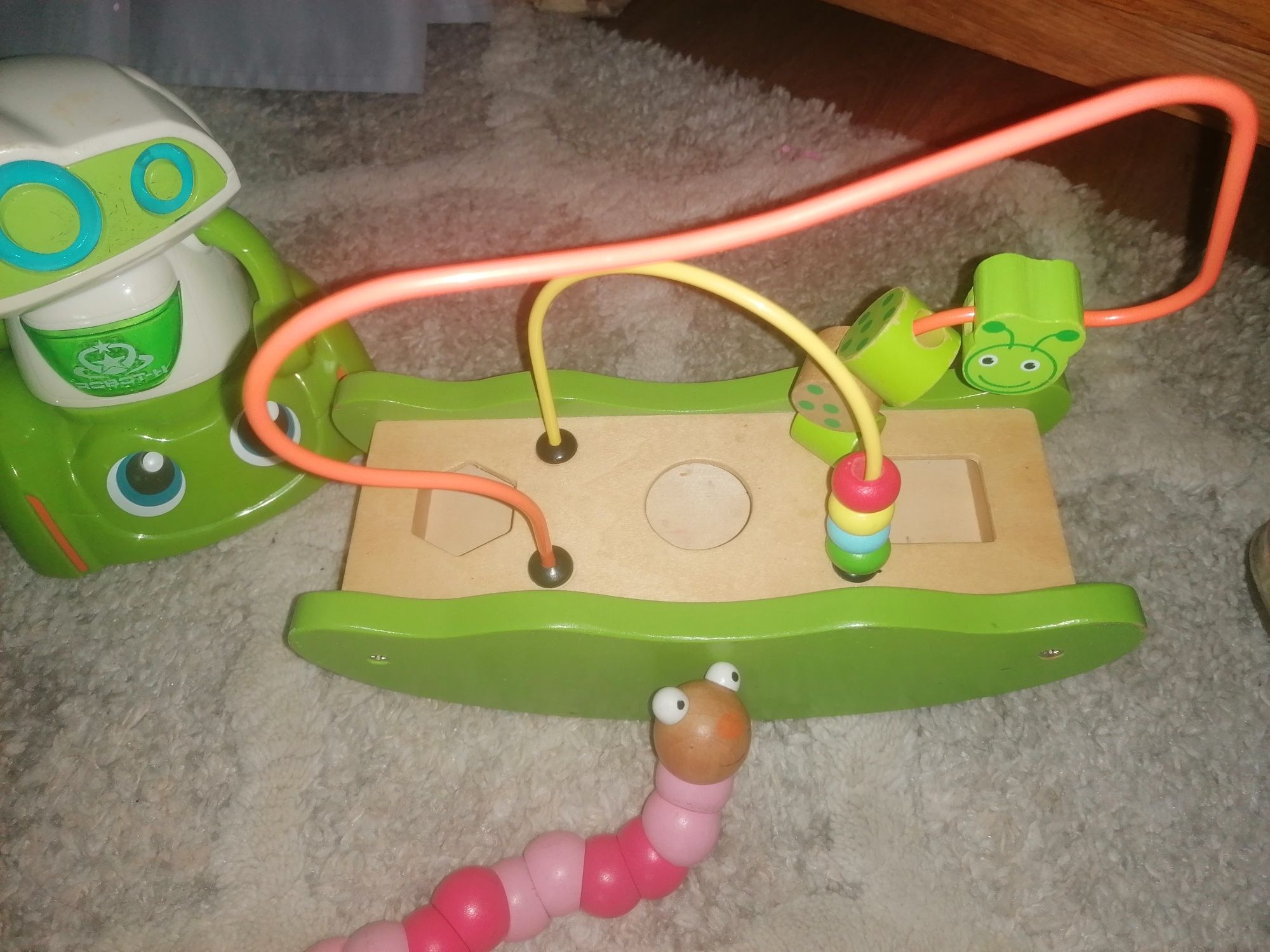 Drewniane zabawki plus robot sprawne