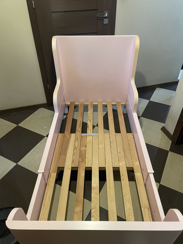 Busunge łóżko dla dziecka różowe rośnie z dzieckiem