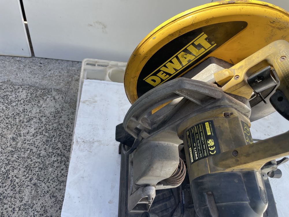 Máquina de cortar ferro DEWALT
