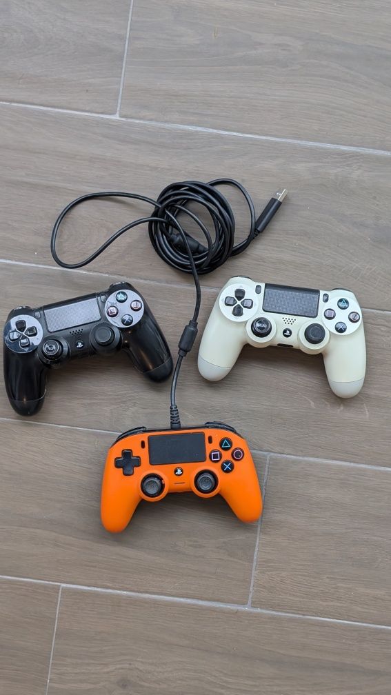 PS4, 3 controles e 7 Jogos
