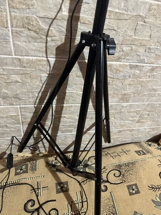 Кільцева лампа продам