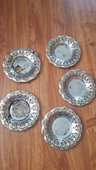 Stare metalowe podstawki pod szklanki, kubki