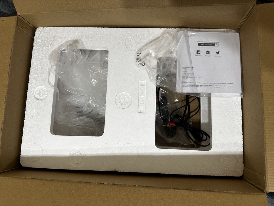Edifier R1700BTs