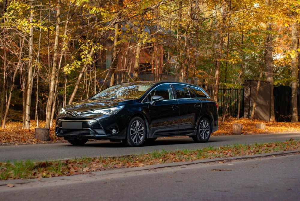 Toyota Avensis Pierwszy właściciel , wersja premium , gaz, kupiony w polskim salonie