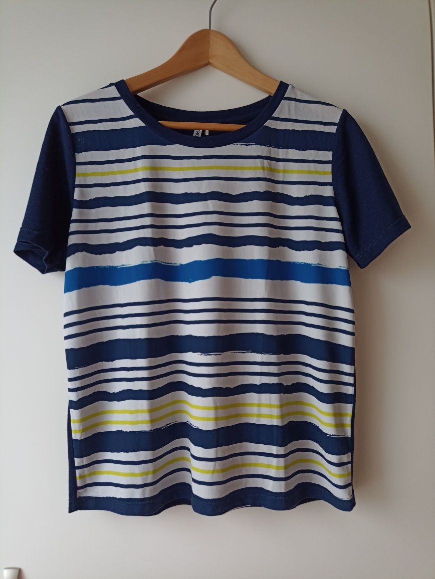 T-shirt z łączonych materiałów