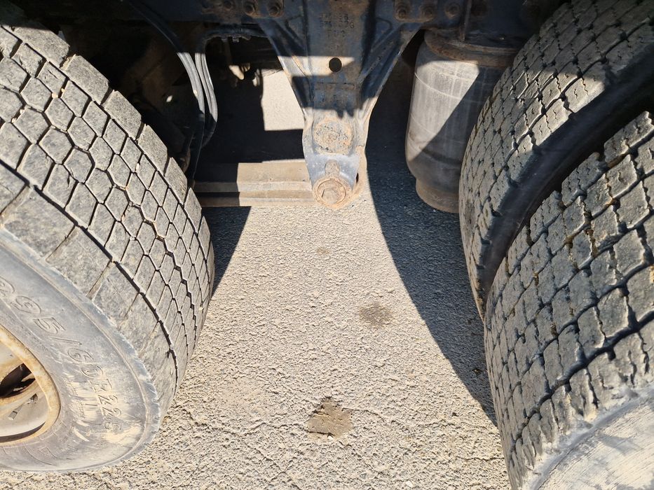 Renault magnum 6x2 440 dxi volvo pomoc drogowa najazd platforma