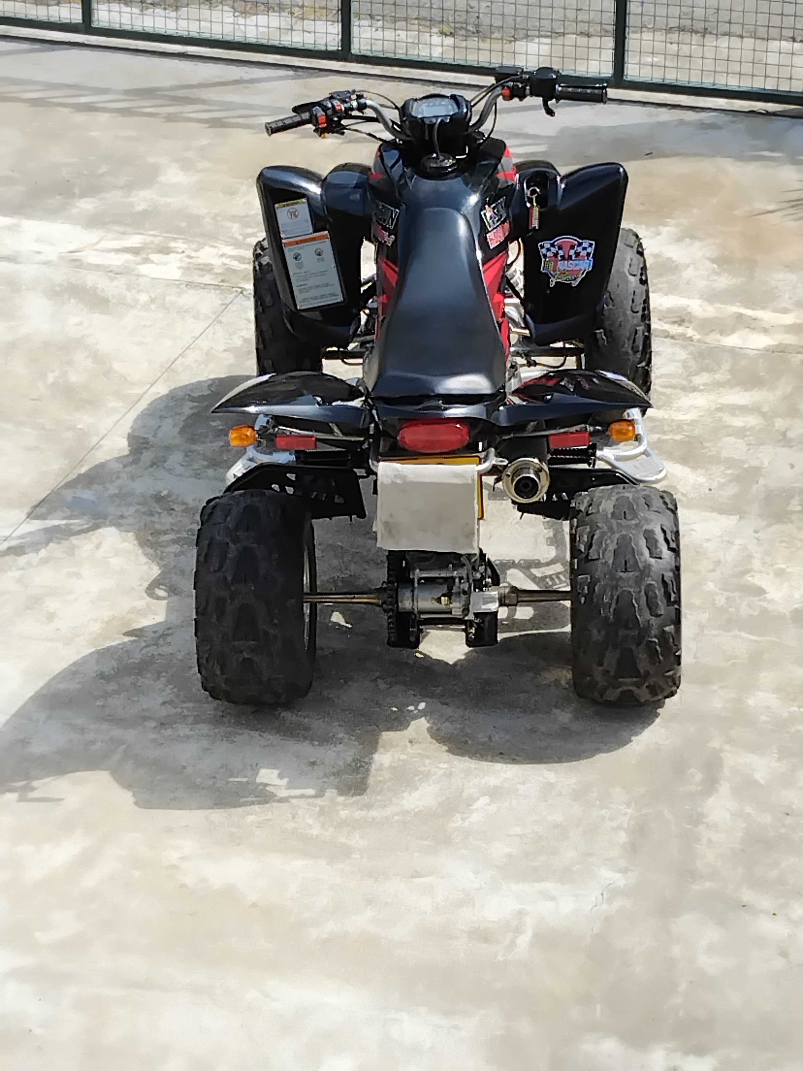 Moto Quatro 400 HSUN