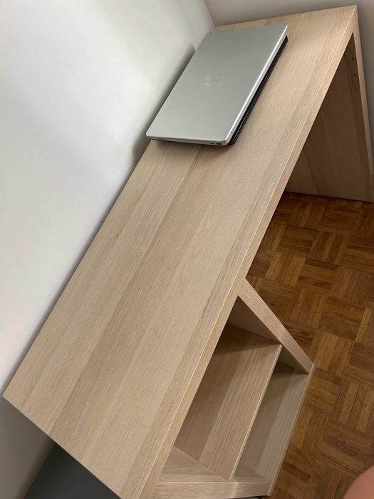 Vendo Secretária Ikea em óptimo estado com cadeira secretária