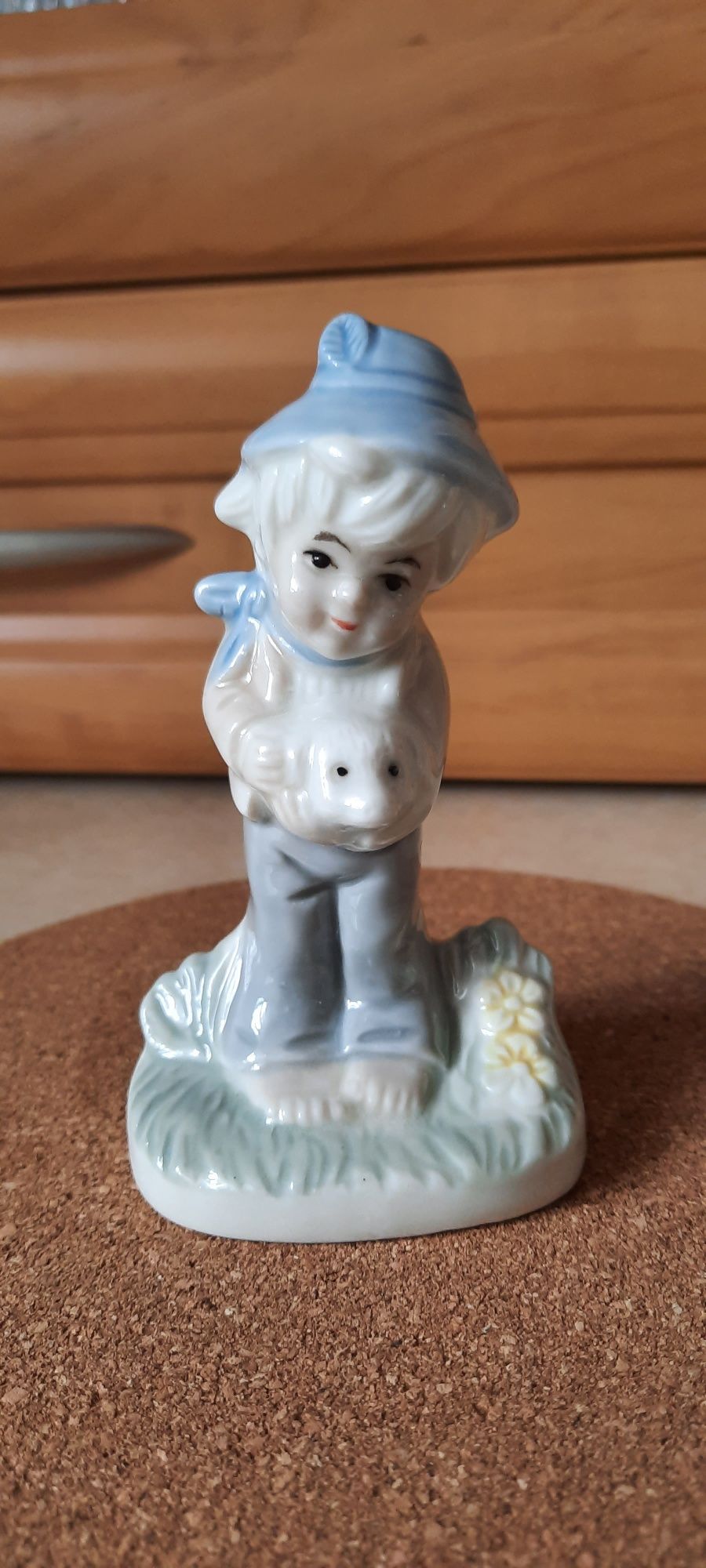 Pastuszek z pieskiem porcelanowa figurka