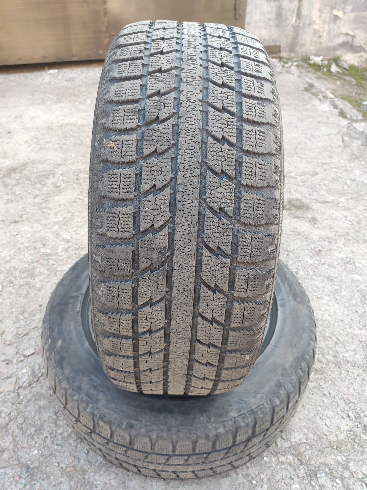 Продам пару шин Toyo 255/55 r18