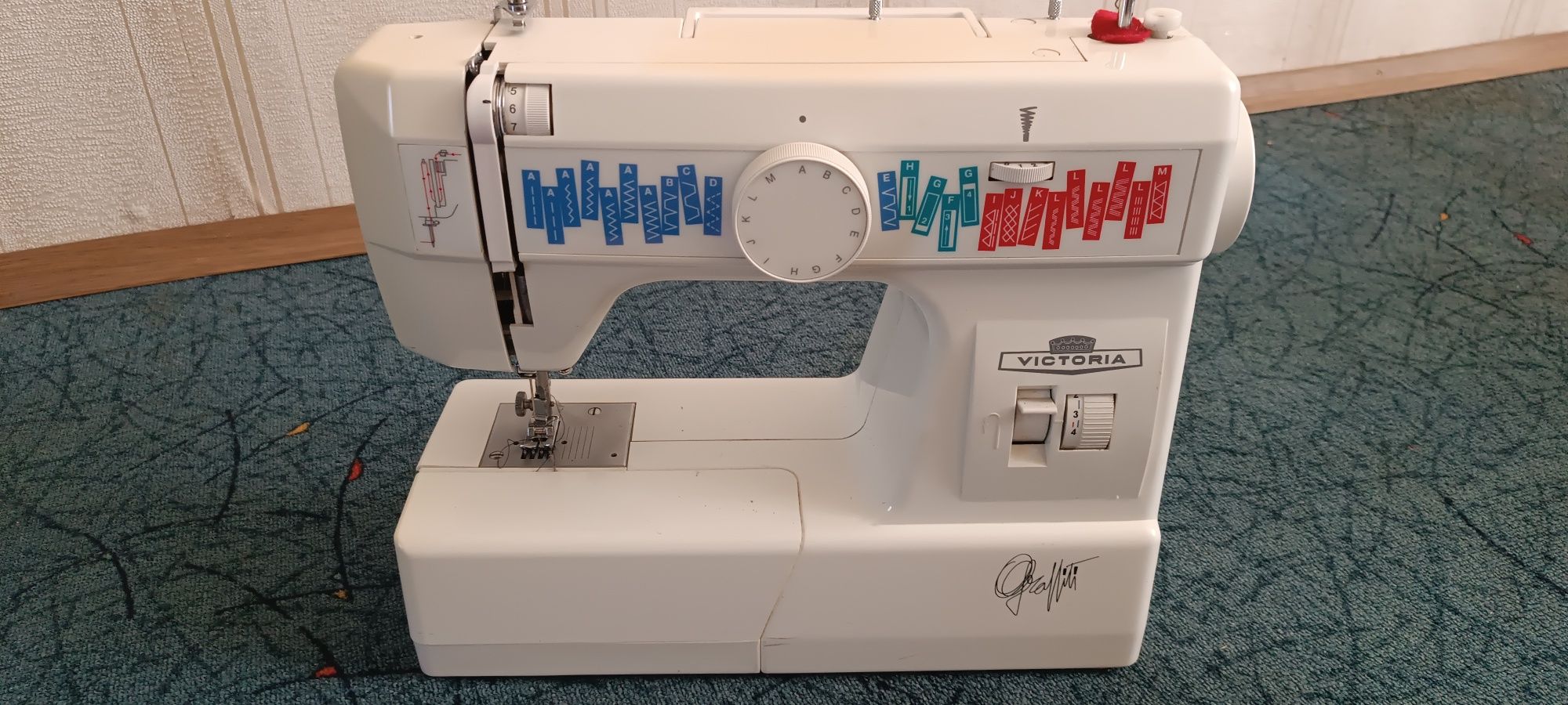 Швейная машинка Victoria 7910