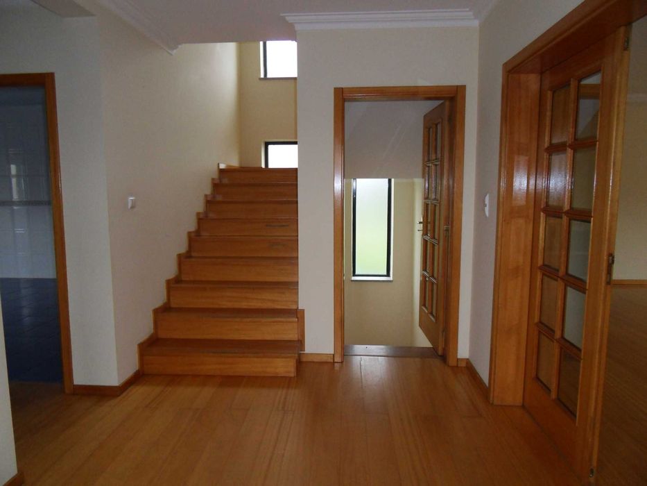 Excelente Moradia Isolada, 350m2, Aquecim. Central, Rio de Loba, Viseu