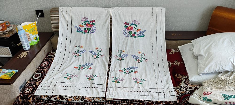 Вишиті старовинні фіранки, шторки.