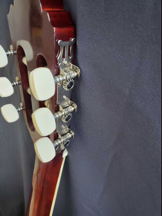 класична бордова гітара 4/4 нова нейлонові струни