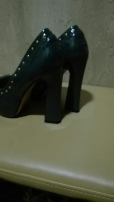 Czulenka lakierowane koloru zgniły zieleń 37