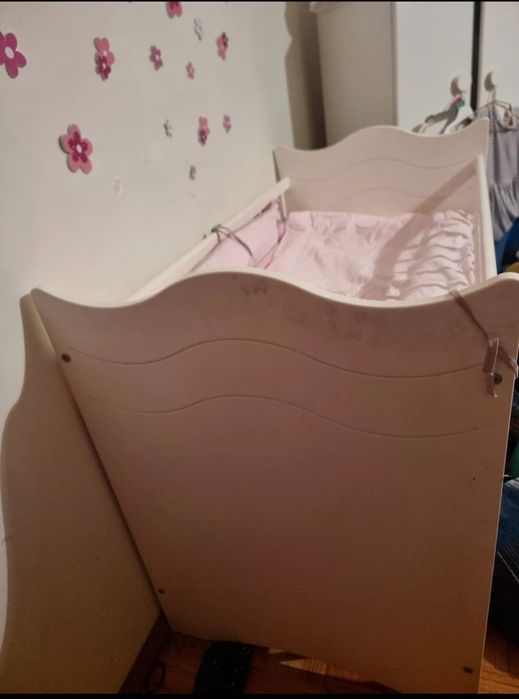 Cama bebé com colchão e roupa da cama