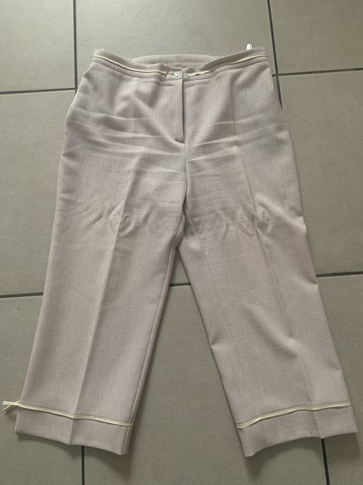 Jasnobeżowe spodnie damskie