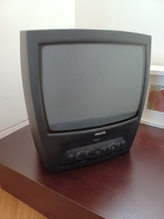 Televisão com leitor de cassetes