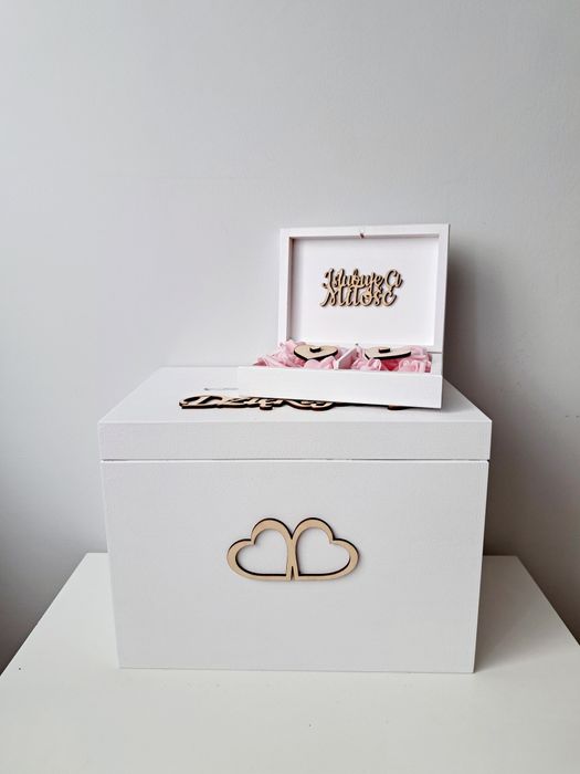 Białe pudełko na obrączki koperty naturalne drewniane dekory wesele śl