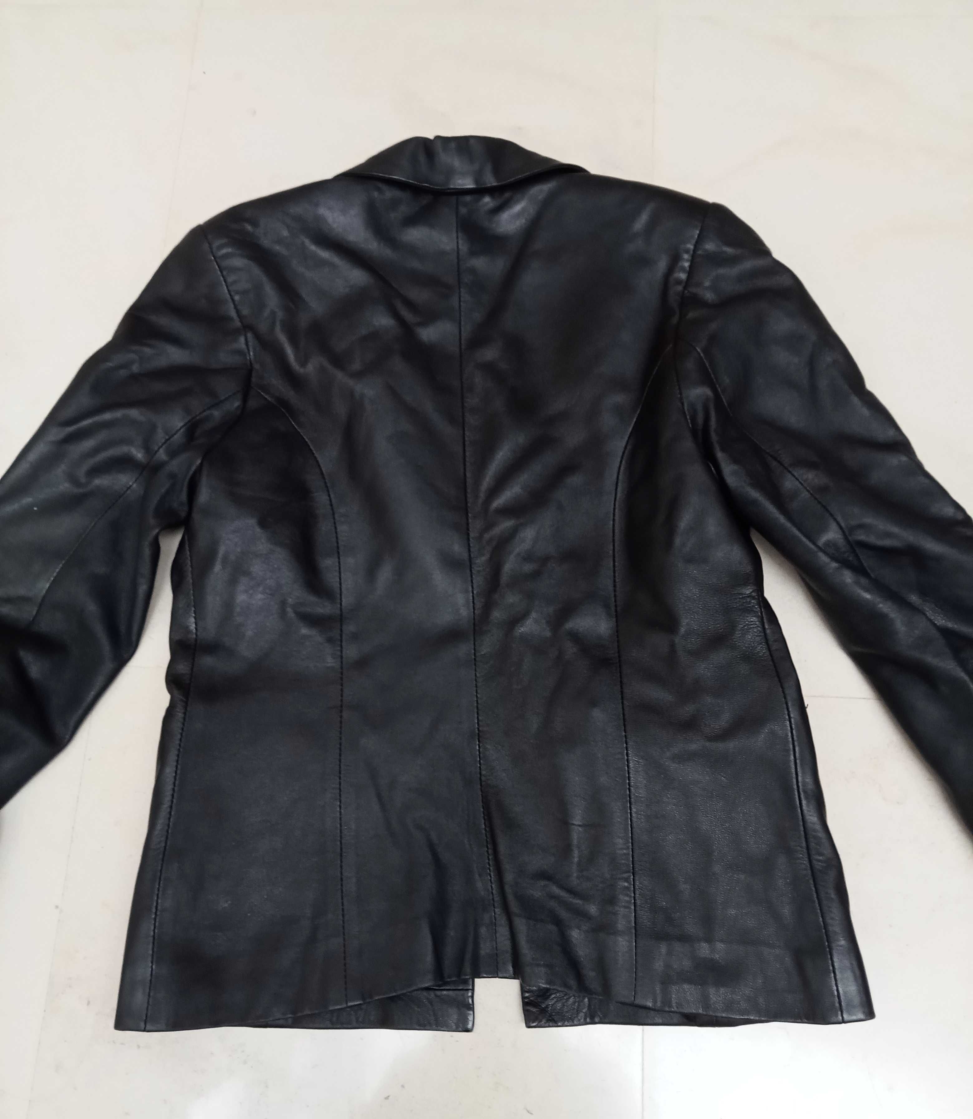Blaser em pele preto