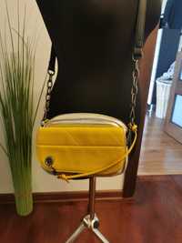 żółta torebka na ramie