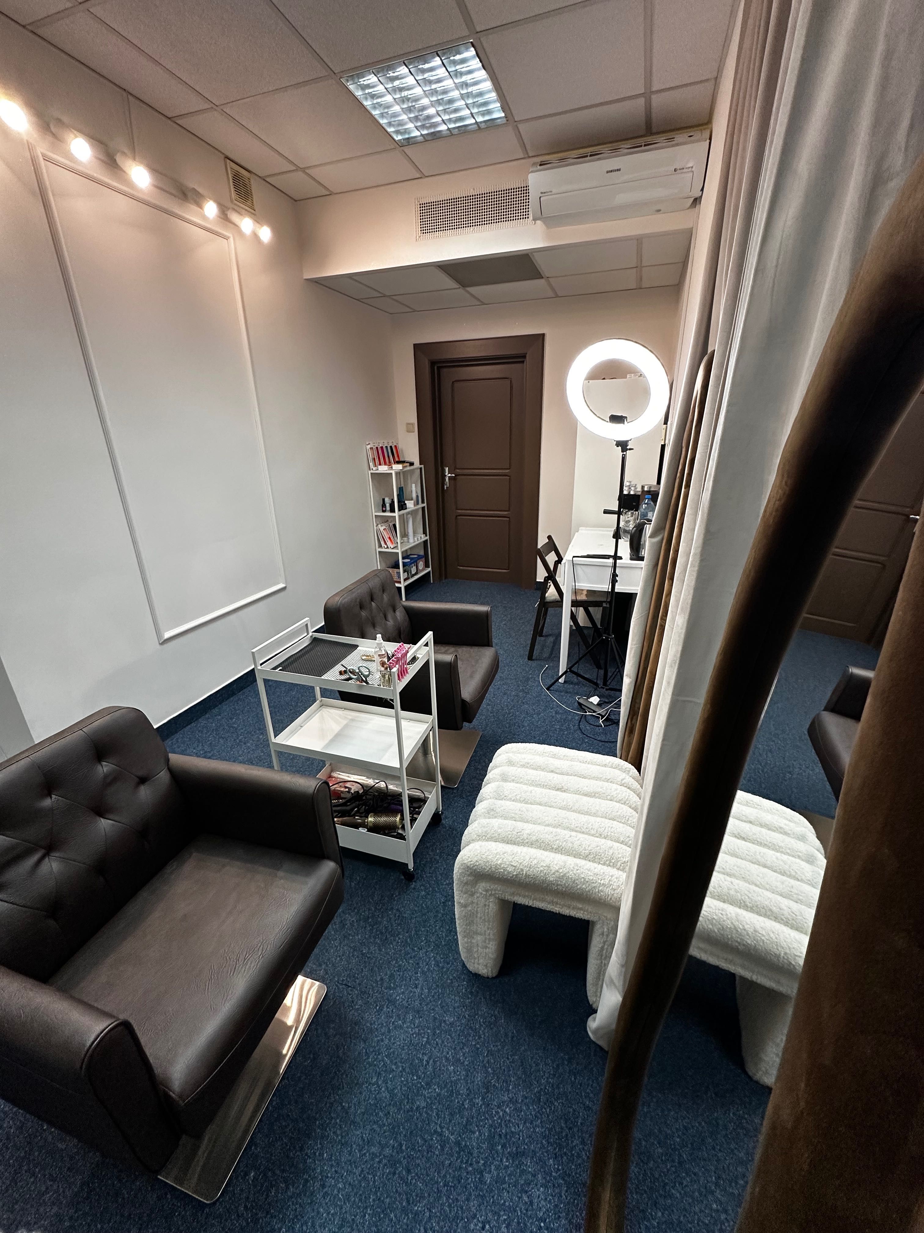 Wynajem miejsca dla makijażystki w małym studio w centrum Gdańska