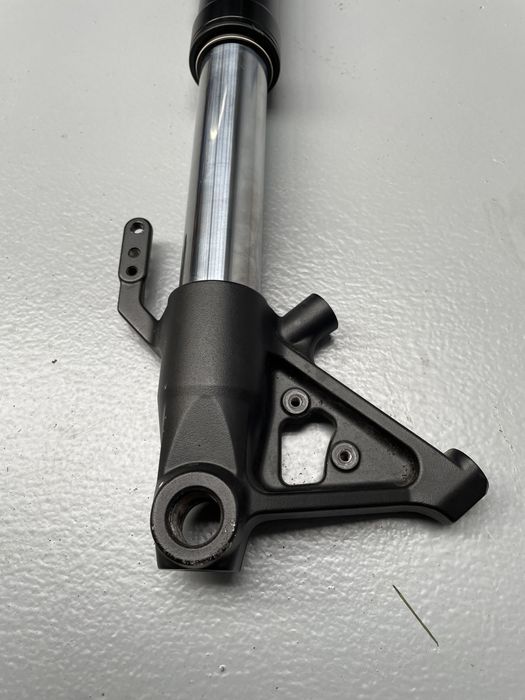 Laga lewa amortyzator Triumph Tiger Sport 1050 ABS