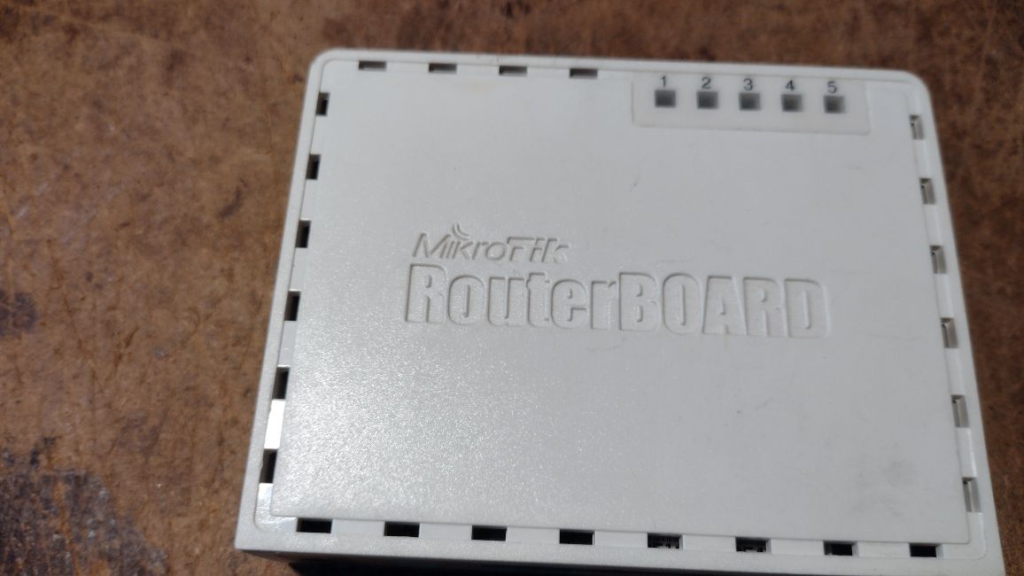 Router MikroTic 750 GL