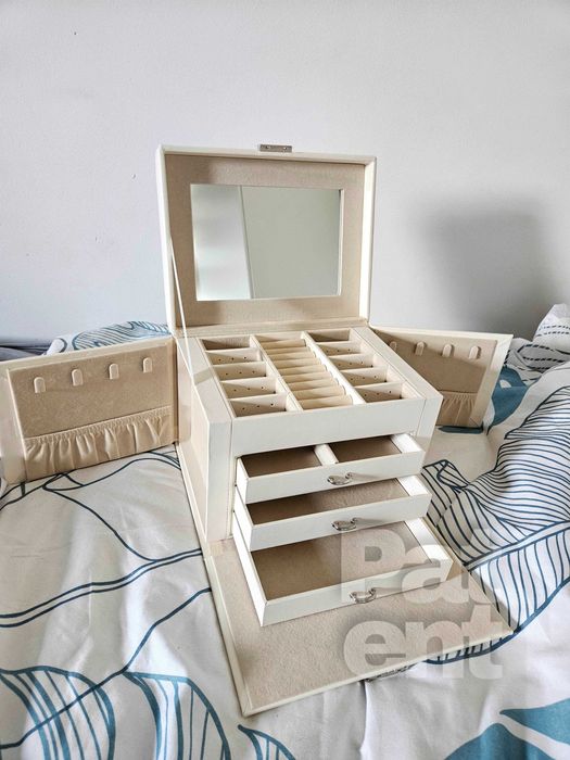 Duża szkatułka z poziomami na biżuterię kuferek kolczyki łańcuszki