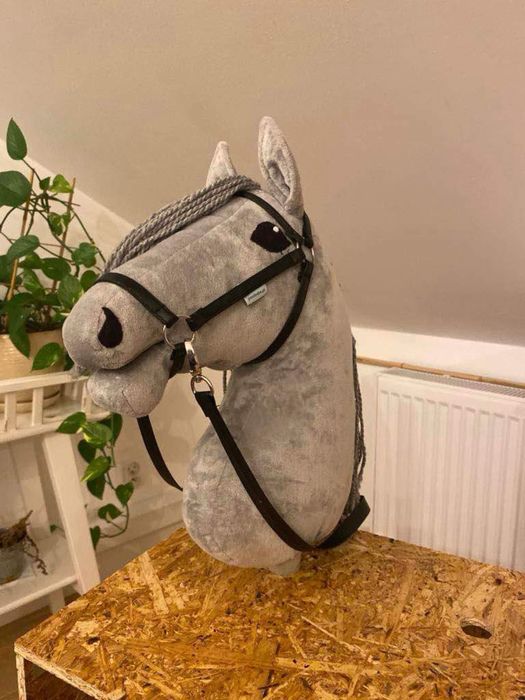 Komolet 4 róznych ogłowii dla hobby horse