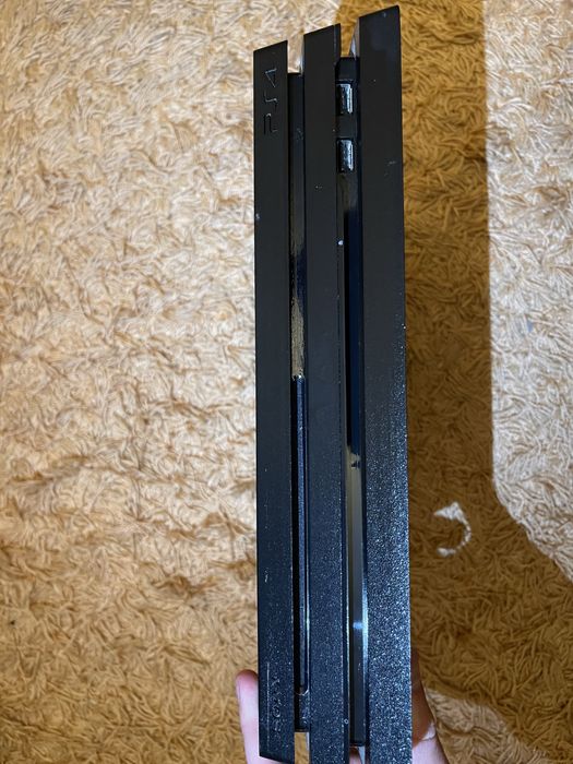 Продається PS 4 Pro ssd kingston 970gb