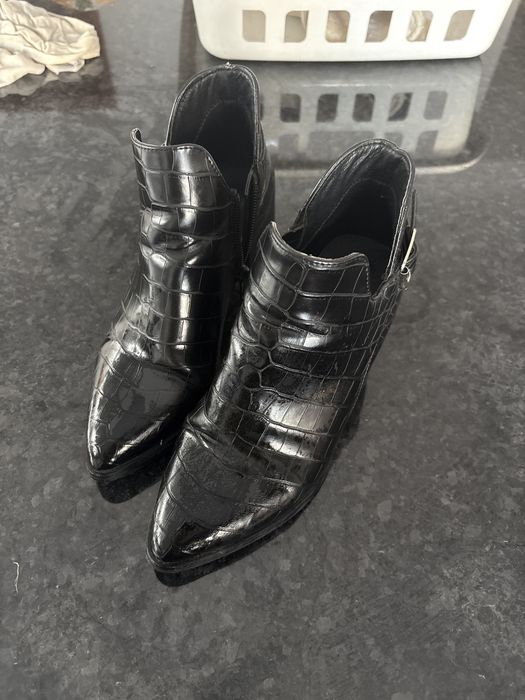 Botins  de pele como novos