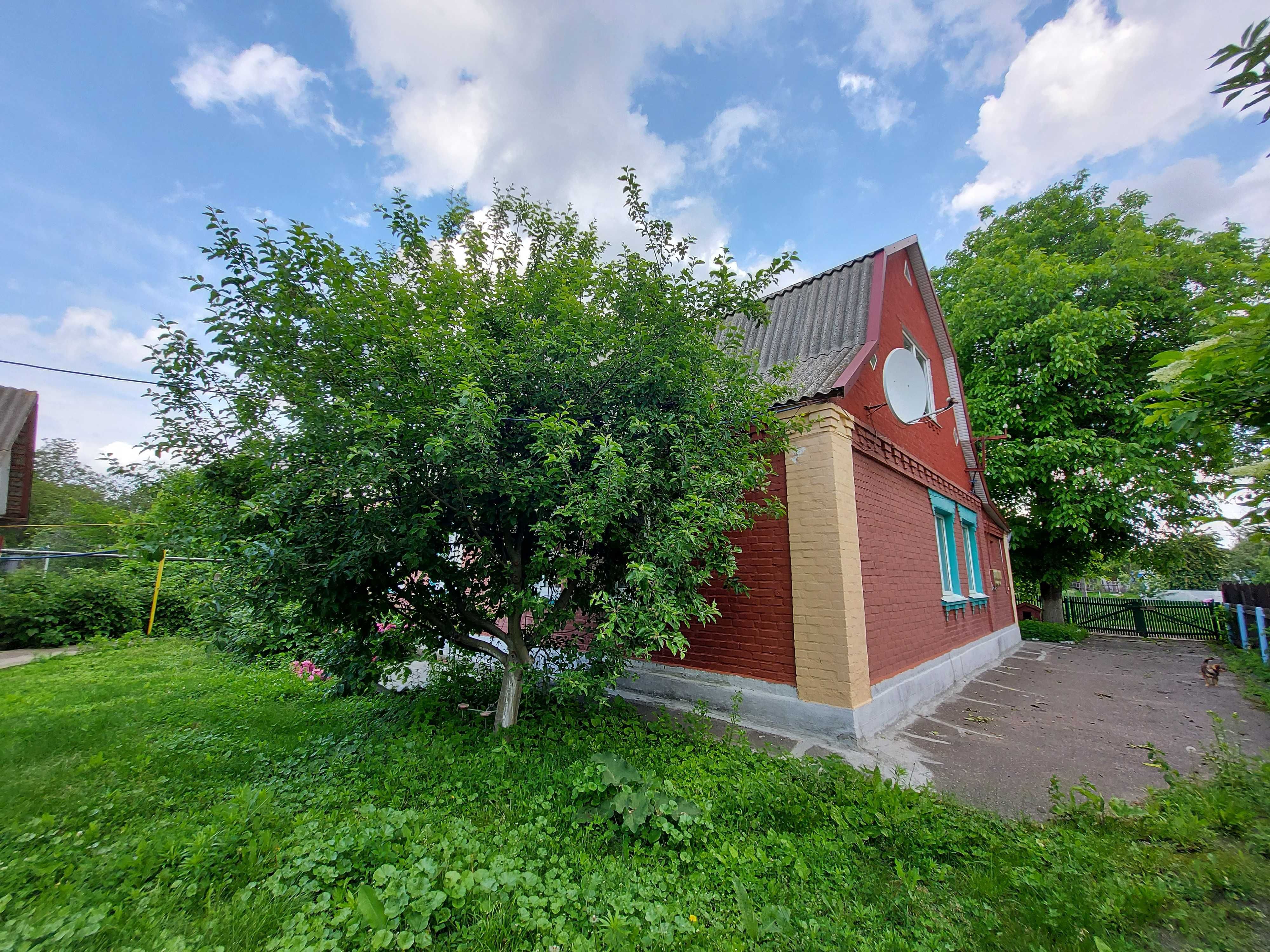 Продається будинок в смт Гребінки