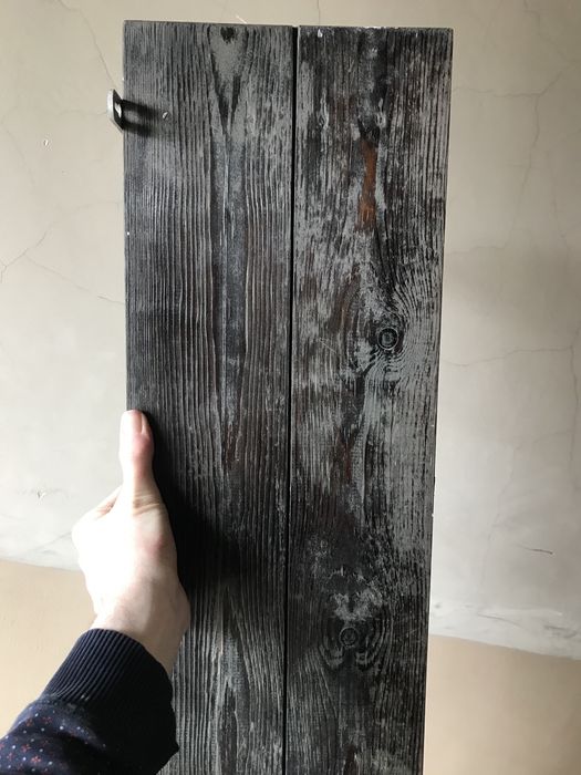 Drewniana półka rustykalna szczotkowana