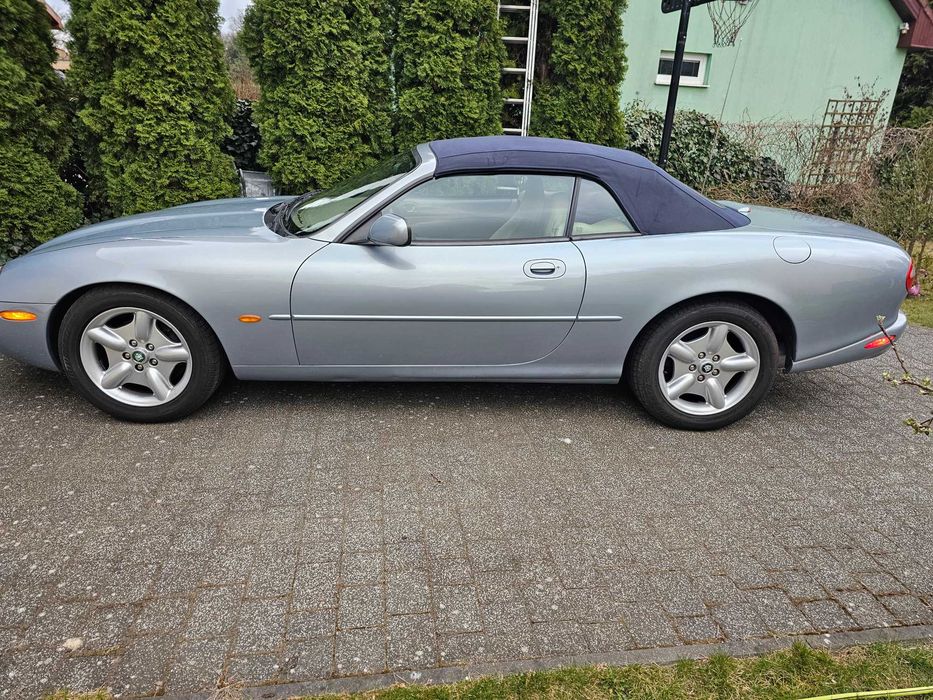 Kultowy samochód Jaguar Xk8