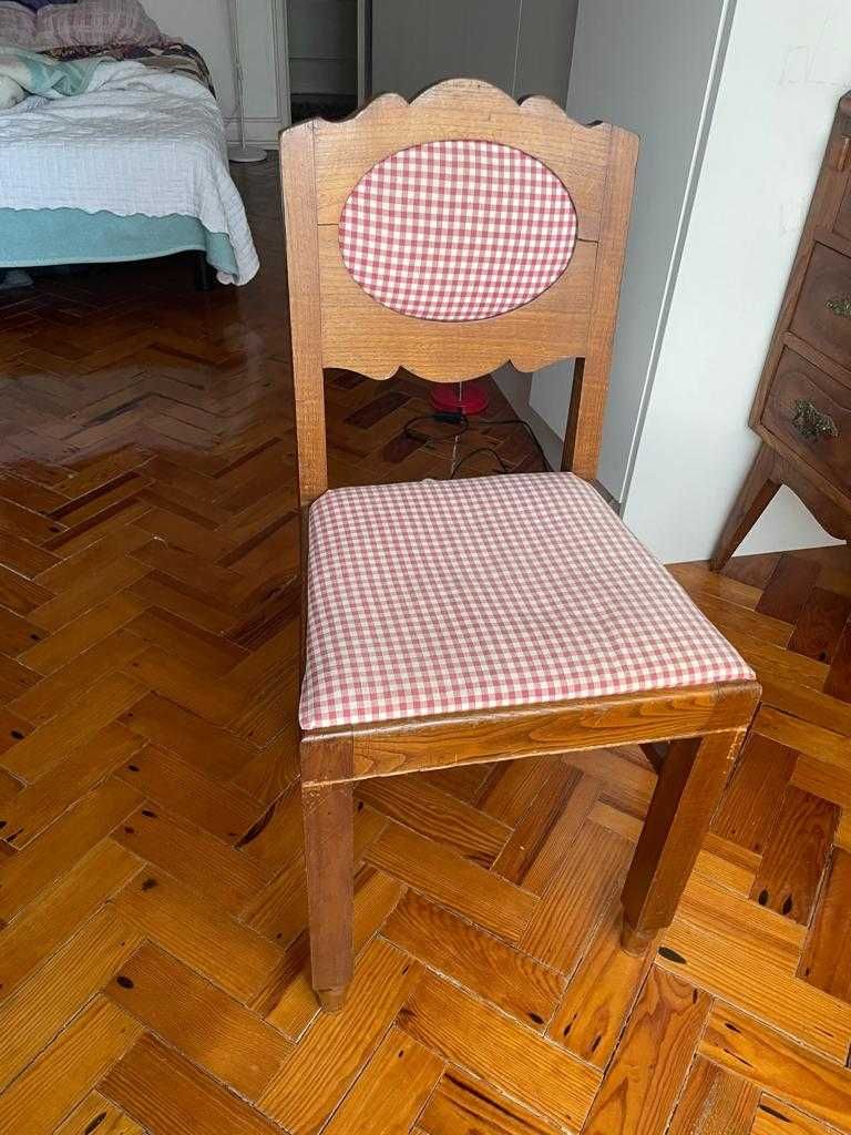 Cadeira de madeira e tecido vintage