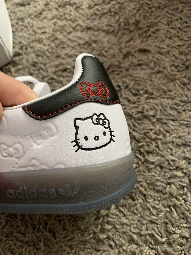 Кросівки Adidas Gazelle x Hello Kitty 38, 39 розмір