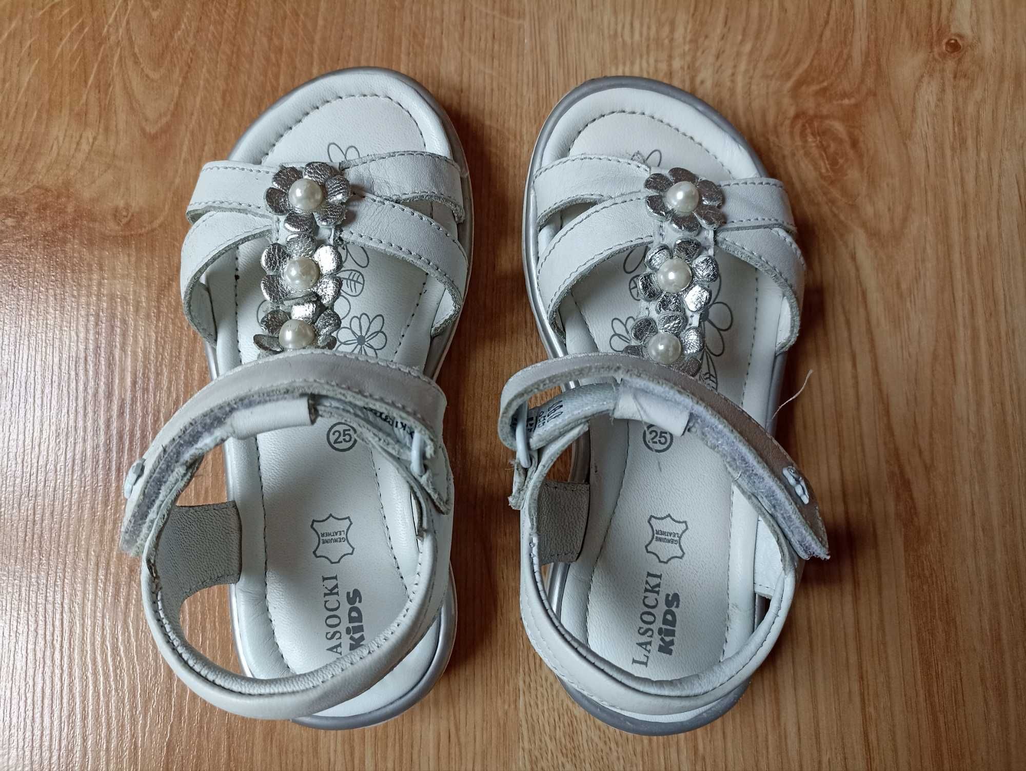 Sandałki dla dziewczynki 25