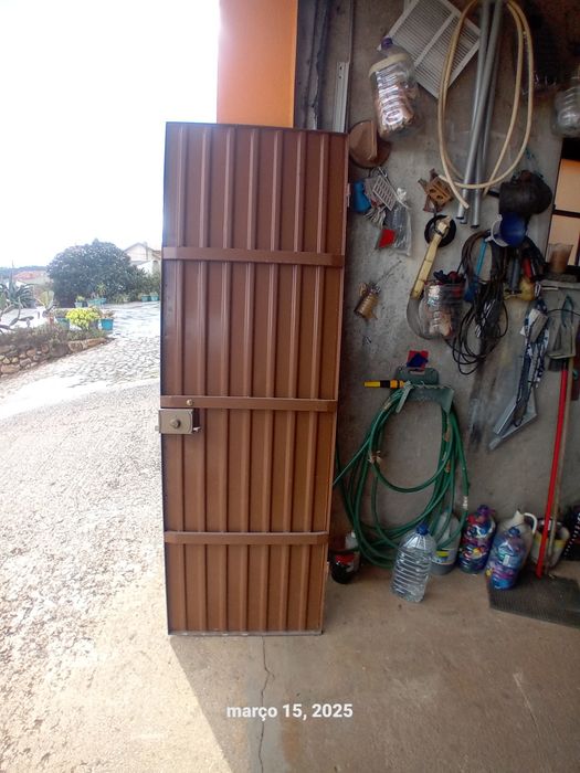 Vende-se Portas em ferro