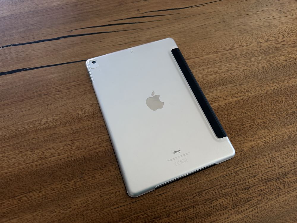 iPad 7ª Geraçao 10.2” com Apple pencil e 2 capas incluidas como novo