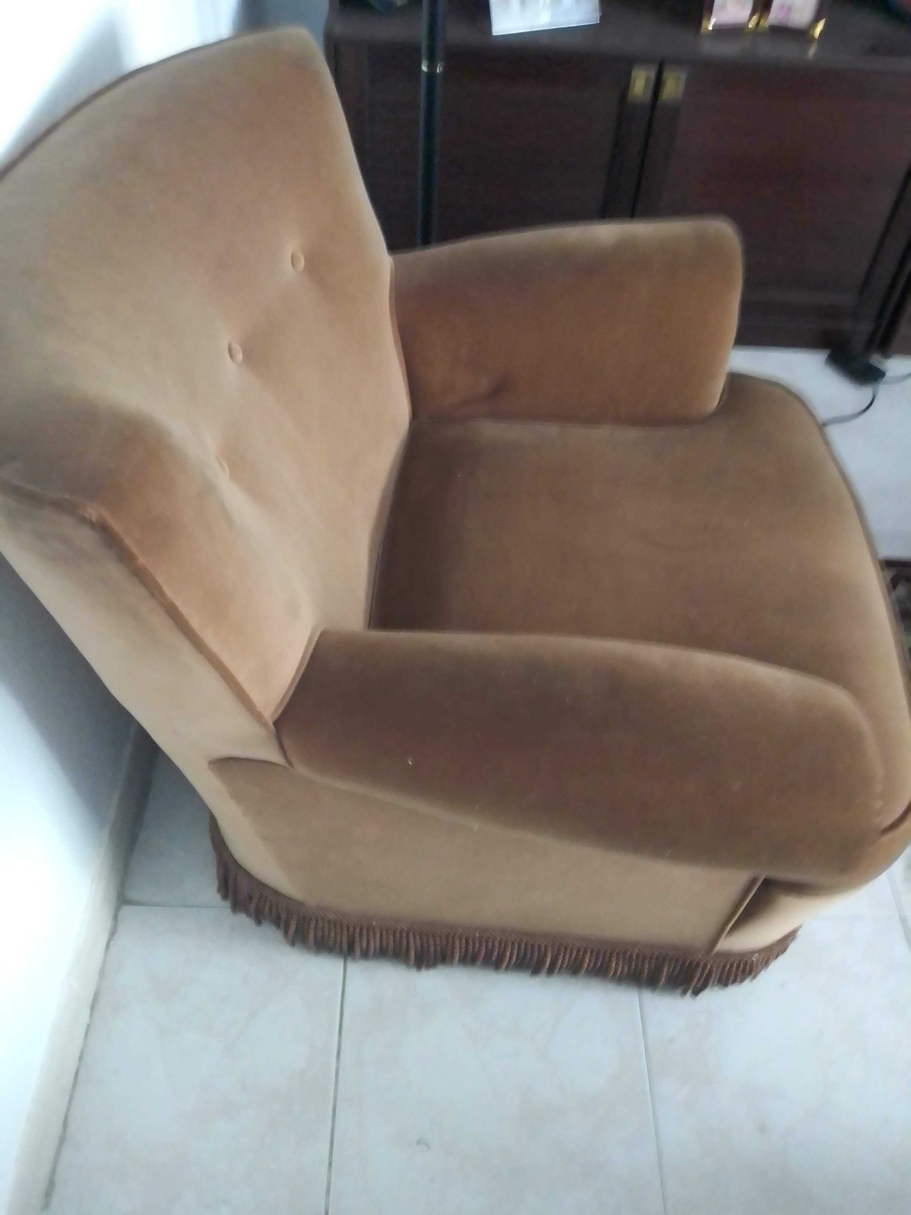 3 sofás em veludo estilo vintage em bom estado