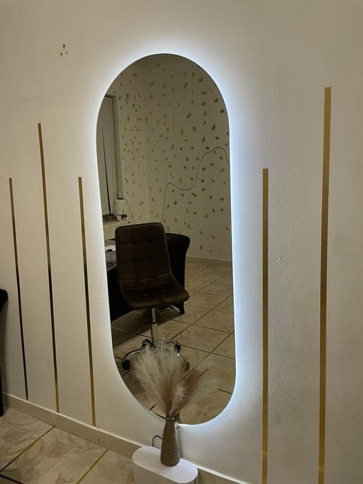 Дзеркало з підсвіткою