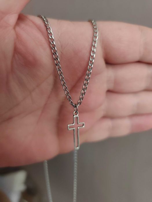 Stylowy łańcuszek pancerka z krzyżykiem 2×1 cm – stal 55 cm męski